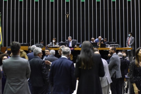 Cmara aprova urgncia para piso salarial da enfermagem 